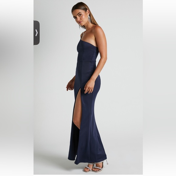 ONE SHOULDER MAXI DRESS IN NAVY - Picture 2 of 5